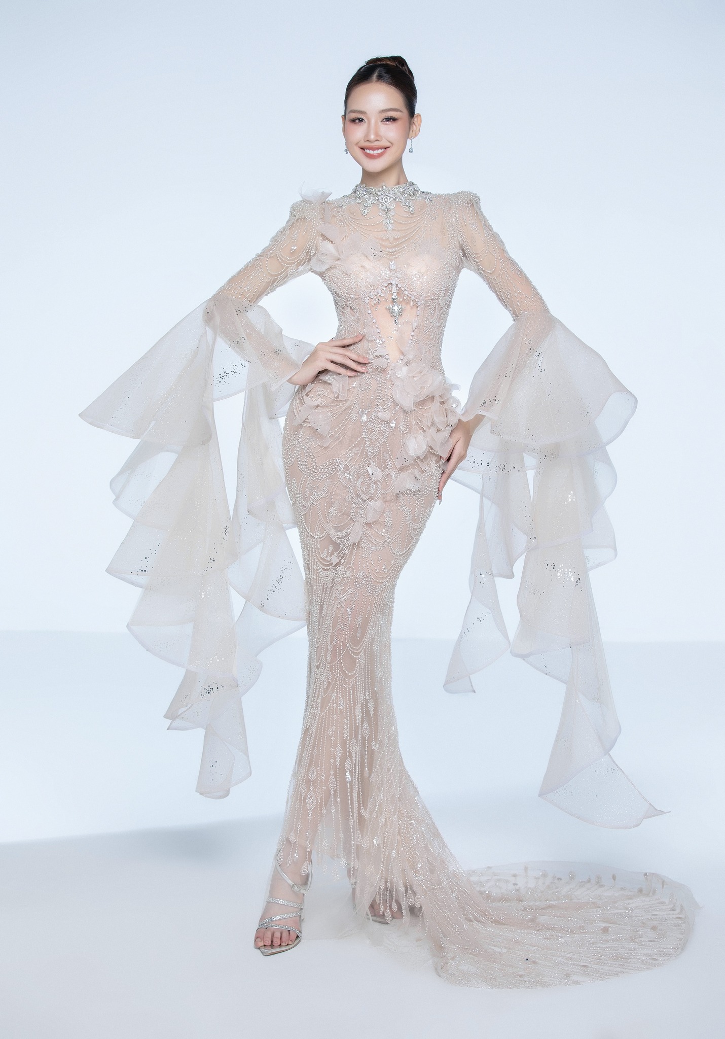 Mỹ nhân có đôi chân dài nhất Vbiz: 2 lần thi quốc tế, ai gặp cũng phải "né" gấp!- Ảnh 7. Mỹ nhân có đôi chân dài nhất Vbiz: 2 lần thi quốc tế, ai gặp cũng phải "né" gấp!- Ảnh 7.