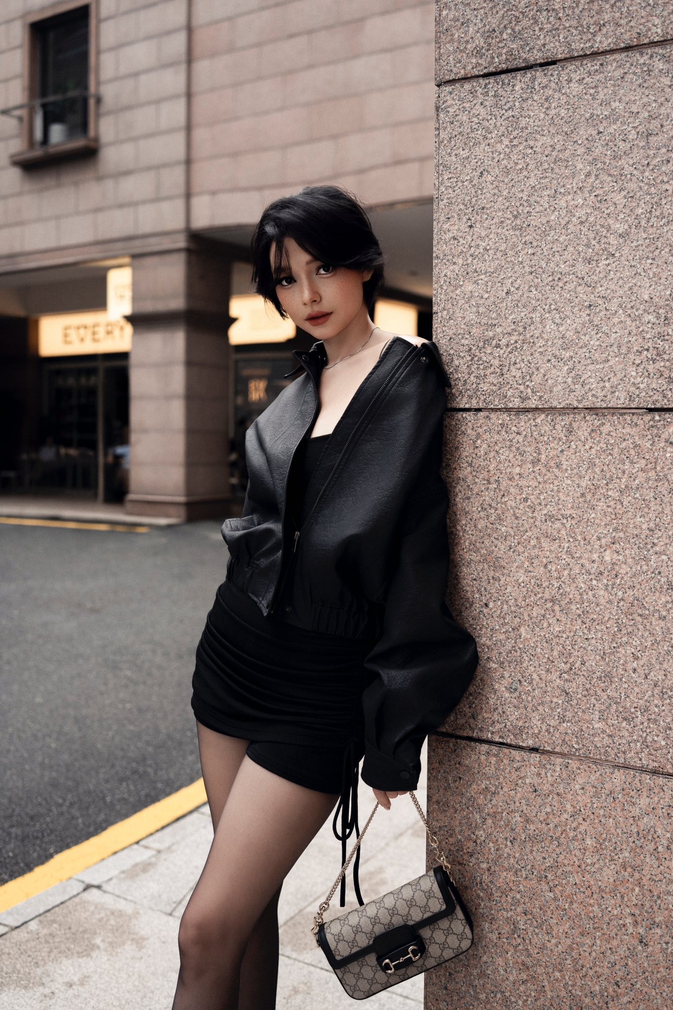 1 mỹ nhân của Tử Chiến Trên Không 