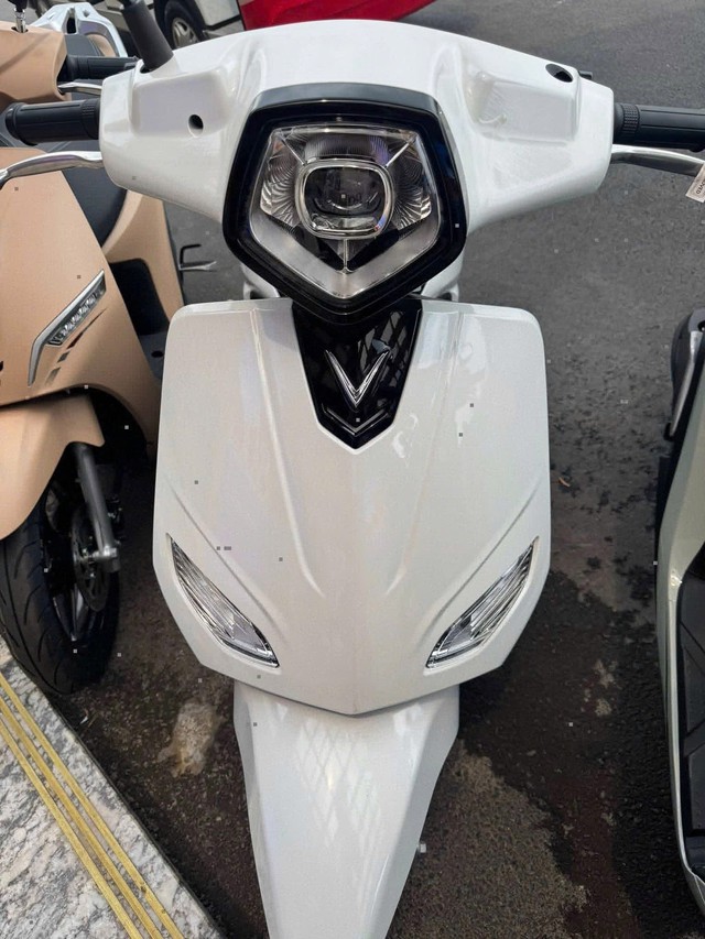 Vừa lộ diện xe máy điện VinFast Vero X mới: Đi 262km/sạc, giá gần 35 triệu nhưng có thể mua được rẻ hơn- Ảnh 1. Vừa lộ diện xe máy điện VinFast Vero X mới: Đi 262km/sạc, giá gần 35 triệu nhưng có thể mua được rẻ hơn- Ảnh 1.