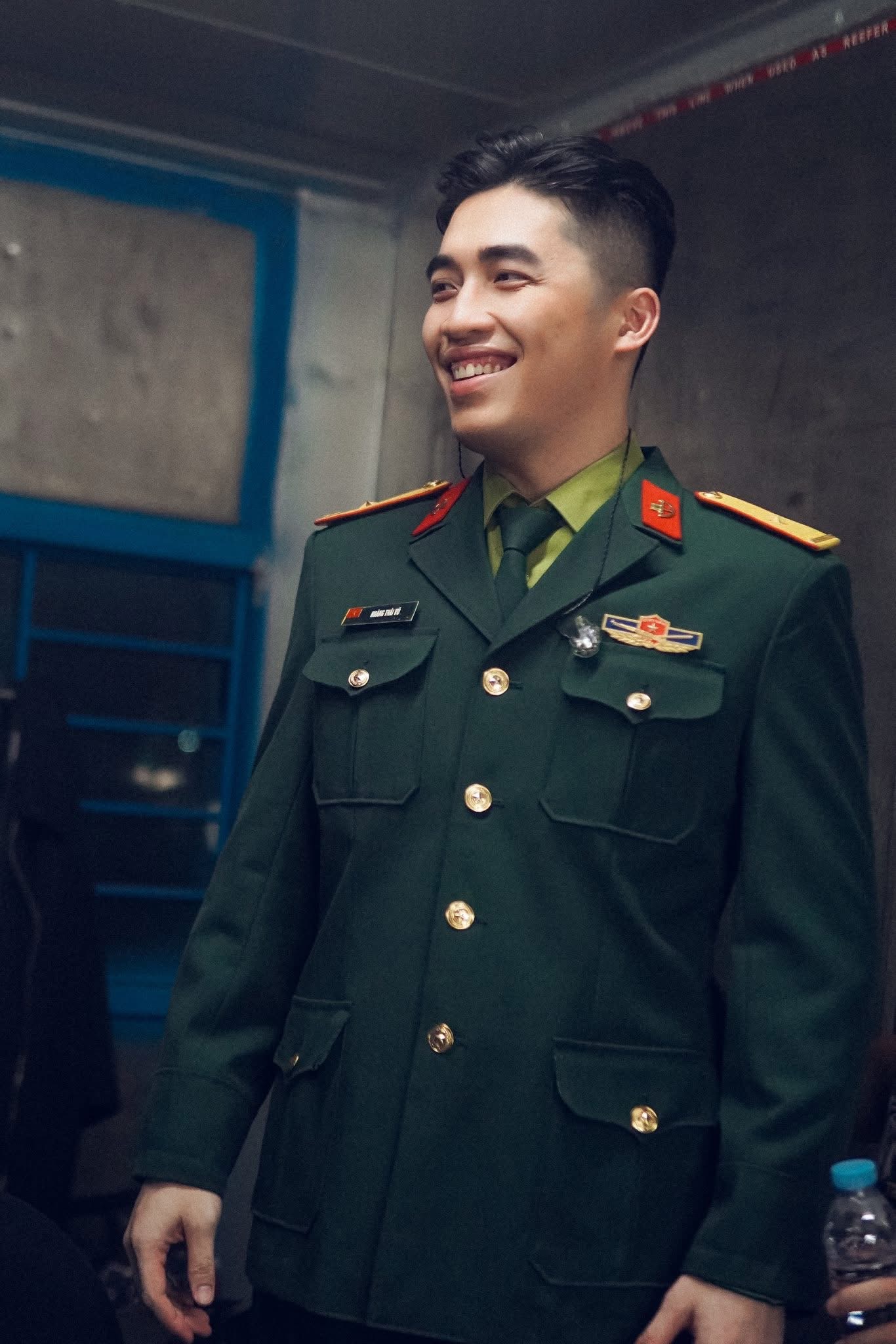 Chỉ 5 phút cạo râu, nam ca sĩ Vbiz như được gỡ “phong ấn”, visual thăng hạng khiến fan gọi từ “chú” sang “chồng”- Ảnh 6.