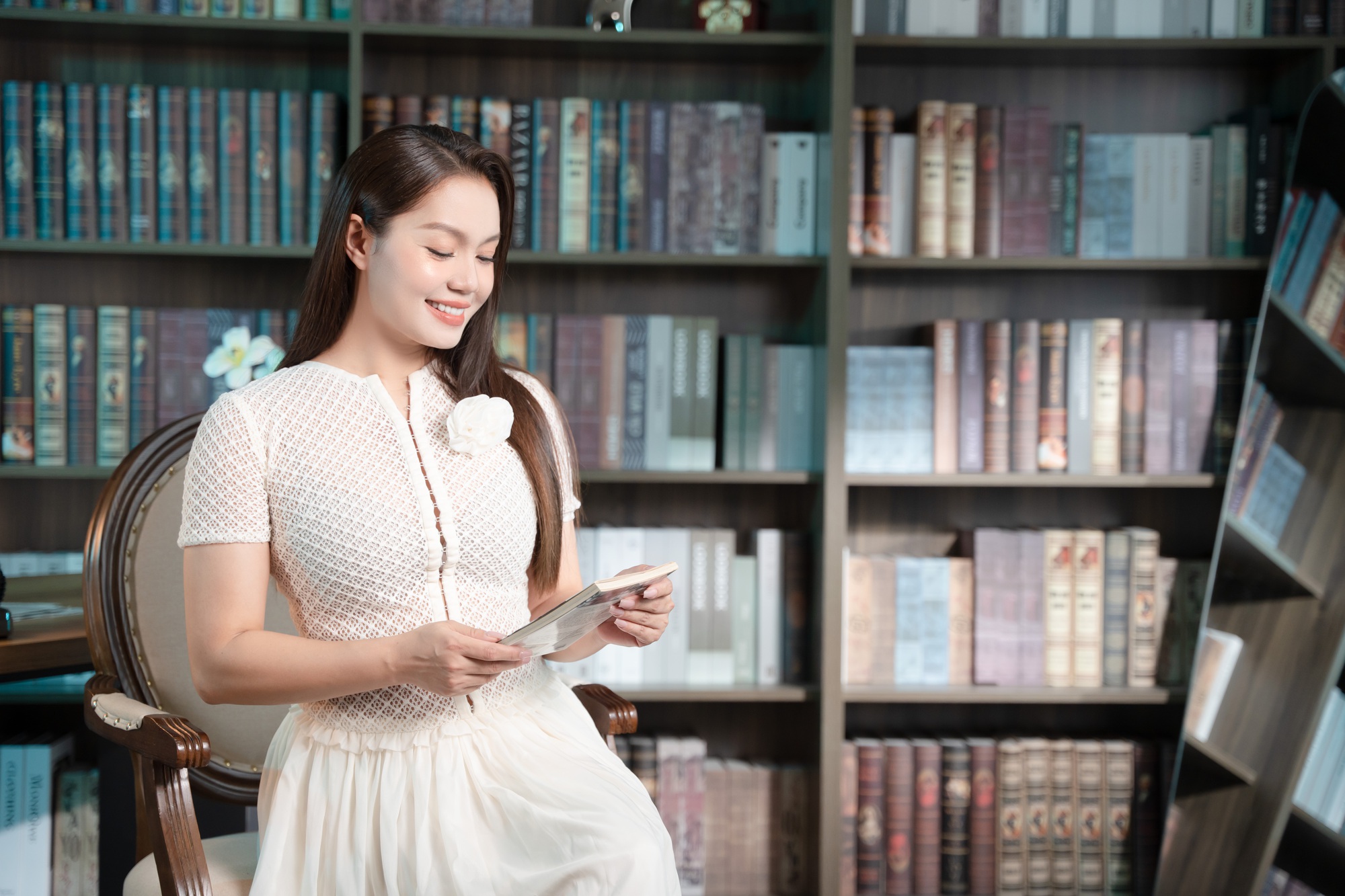 Ca sĩ Nguyễn Ngọc Anh tái xuất với ca khúc nhạc phim giờ vàng VTV do Phương Oanh đóng chính- Ảnh 1.