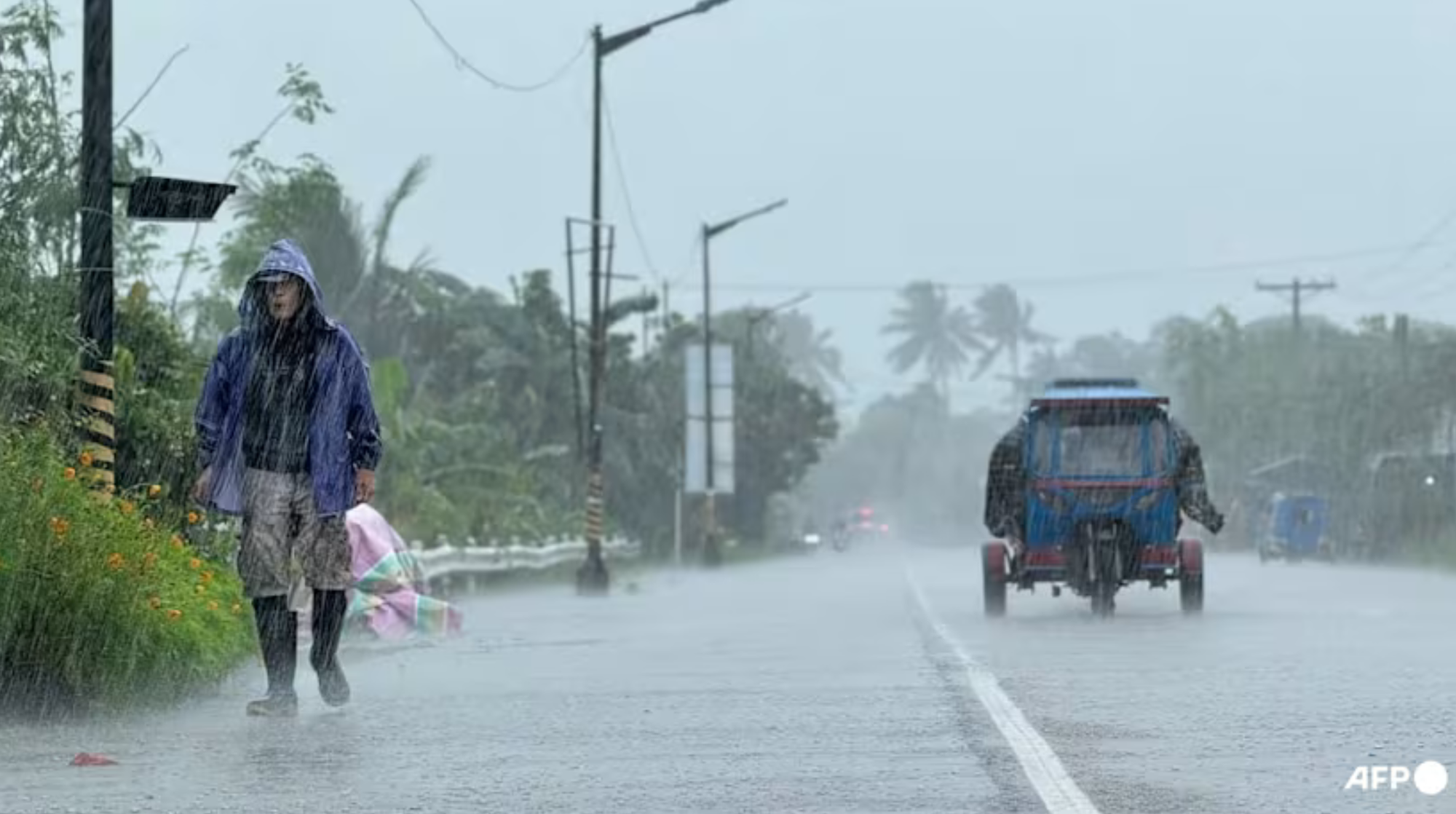 Philippines và Hong Kong (Trung Quốc) khẩn cấp ứng phó siêu bão Ragasa- Ảnh 2. Philippines và Hong Kong (Trung Quốc) khẩn cấp ứng phó siêu bão Ragasa- Ảnh 2.