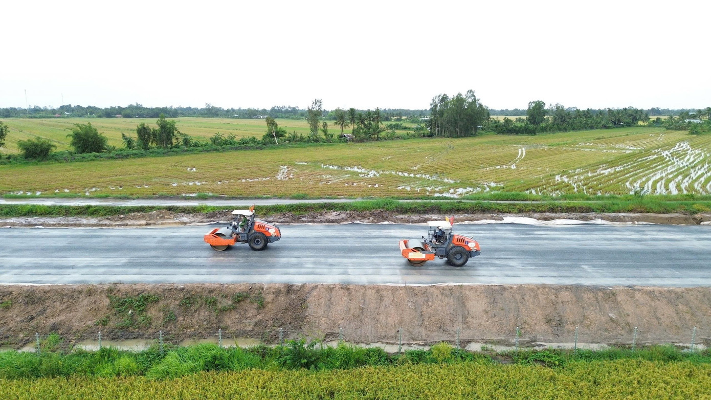 Gấp rút thi công 2 dự án cao tốc trục dọc, trục ngang ở miền Tây- Ảnh 10.