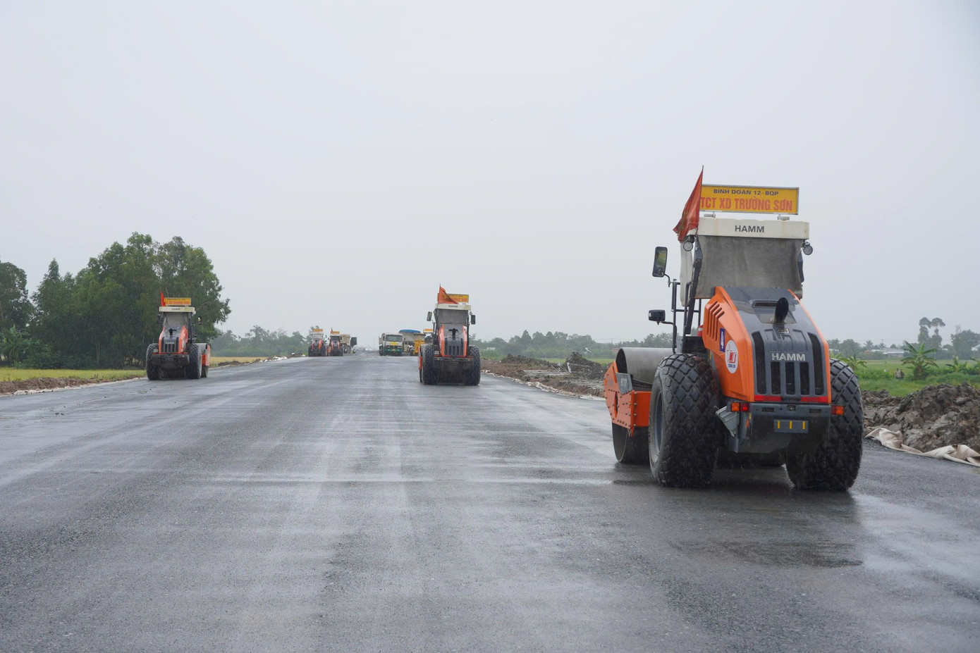 Gấp rút thi công 2 dự án cao tốc trục dọc, trục ngang ở miền Tây- Ảnh 6.