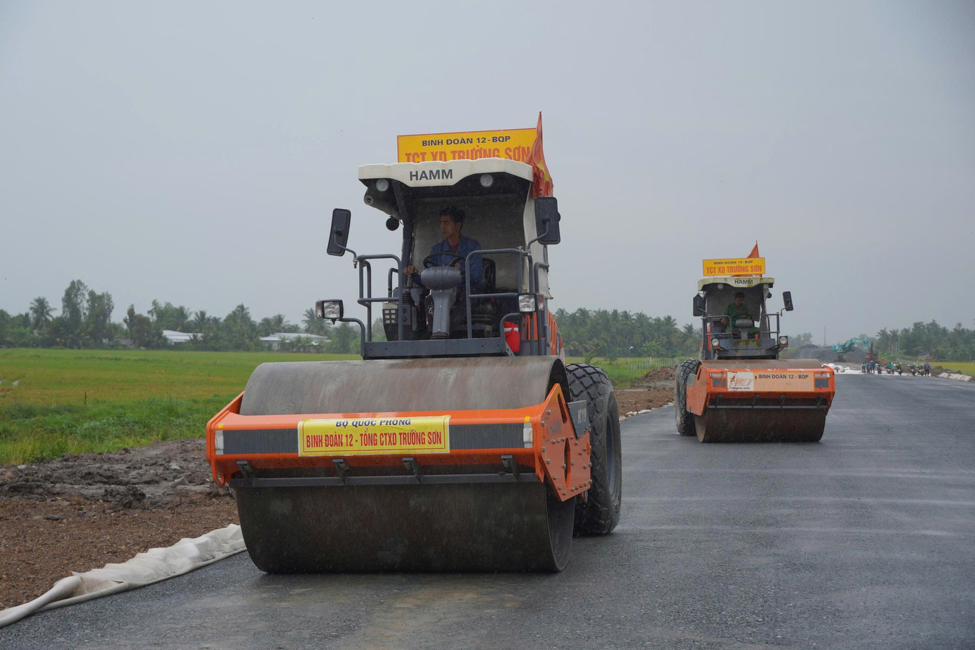 Gấp rút thi công 2 dự án cao tốc trục dọc, trục ngang ở miền Tây- Ảnh 9.