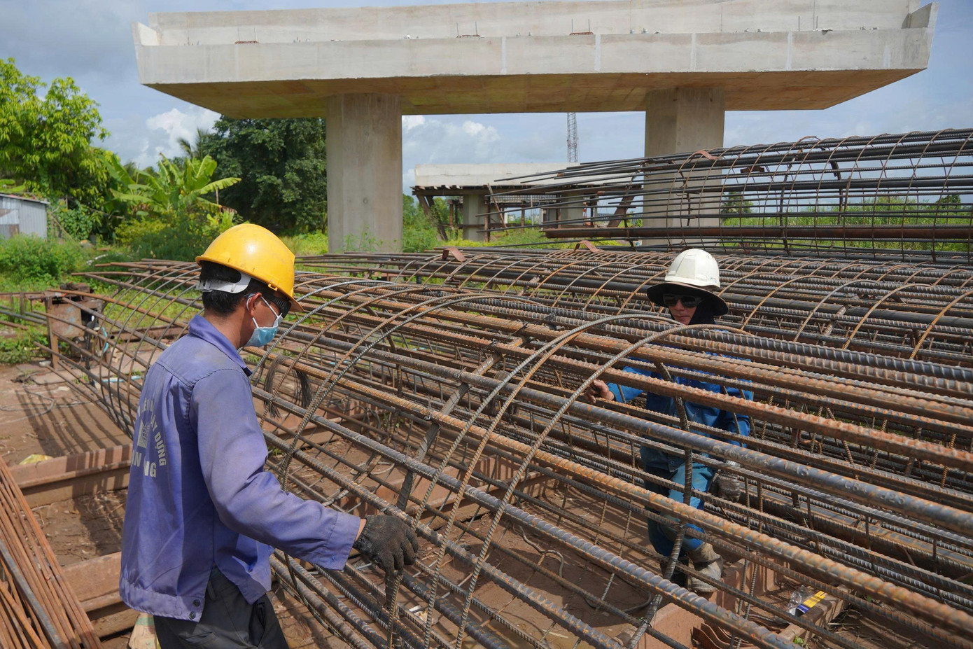 Gấp rút thi công 2 dự án cao tốc trục dọc, trục ngang ở miền Tây- Ảnh 2.