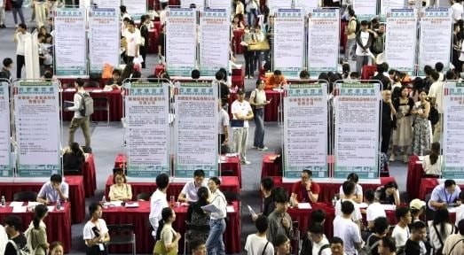Thanh niên Trung Quốc chọn học nghề nhiều chưa từng có, bằng cấp bão hòa không thể đảm bảo thu nhập- Ảnh 1. Thanh niên Trung Quốc chọn học nghề nhiều chưa từng có, bằng cấp bão hòa không thể đảm bảo thu nhập- Ảnh 1.