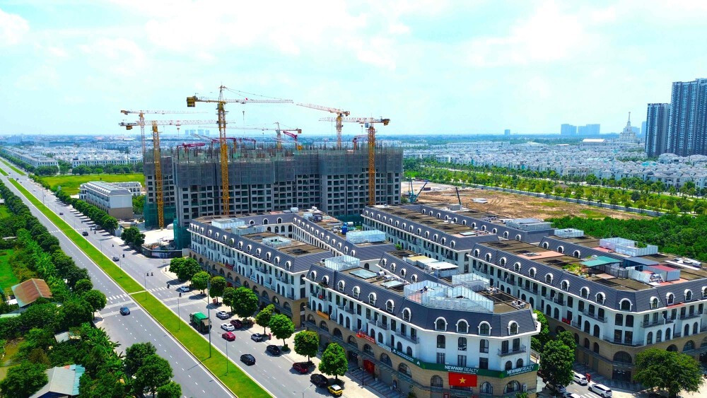 'Bùng nổ' nguồn cung nhà ở nhưng giá không ngừng tăng- Ảnh 1. 'Bùng nổ' nguồn cung nhà ở nhưng giá không ngừng tăng- Ảnh 1.