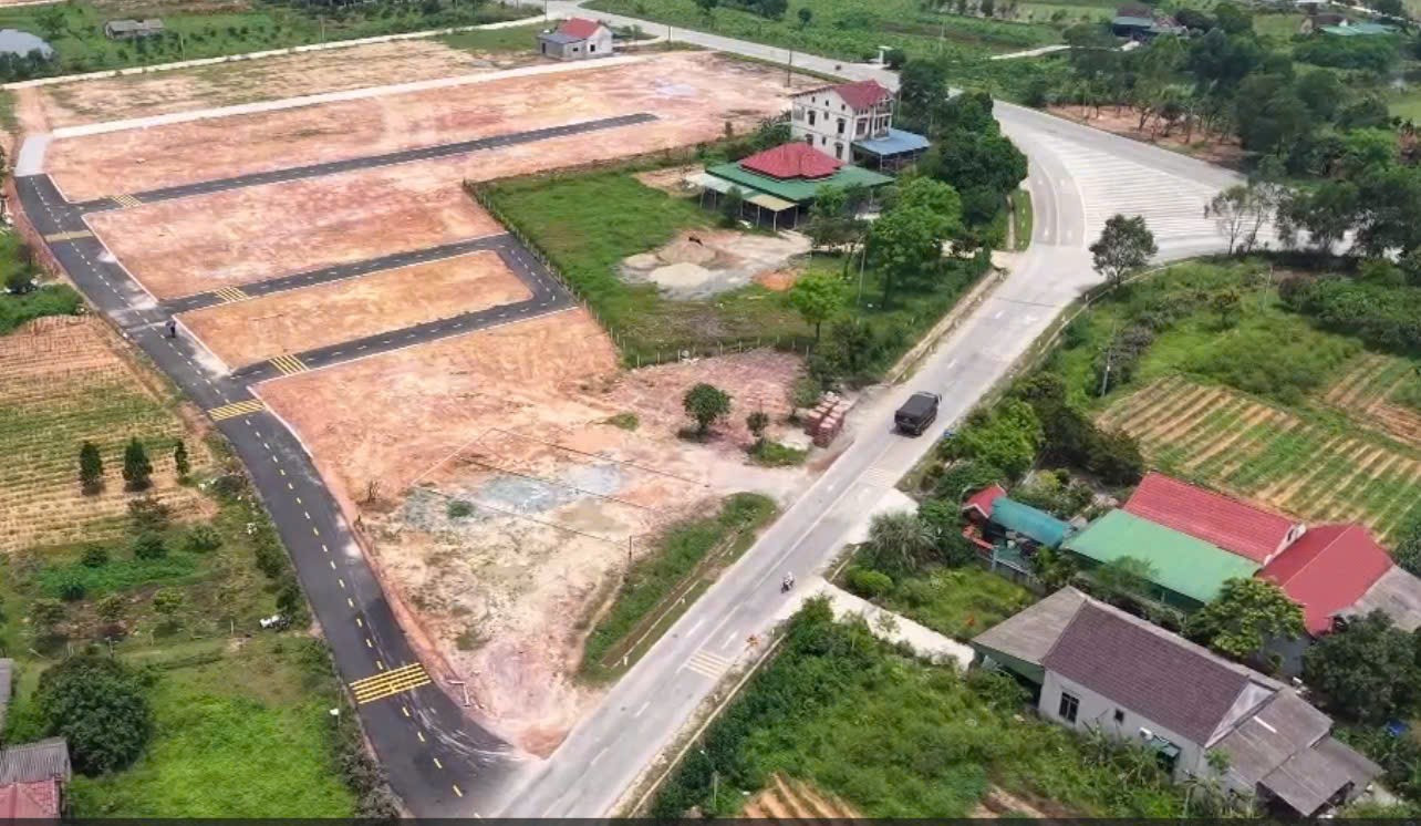 Nguy cơ phá vỡ hạ tầng trong 'cơn sốt ảo' đất nền ở vùng quê Hà Tĩnh- Ảnh 13. Nguy cơ phá vỡ hạ tầng trong 'cơn sốt ảo' đất nền ở vùng quê Hà Tĩnh- Ảnh 13.