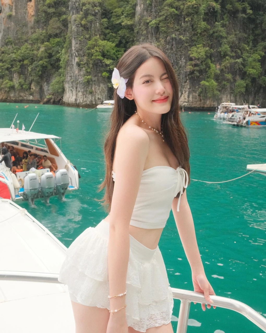 Nam nghệ sĩ Việt từ nhân viên bê phở, bốc vác kho hàng đến ngôi sao bạc tỷ, bạn gái hot girl cực xinh- Ảnh 5. Nam nghệ sĩ Việt từ nhân viên bê phở, bốc vác kho hàng đến ngôi sao bạc tỷ, bạn gái hot girl cực xinh- Ảnh 5.