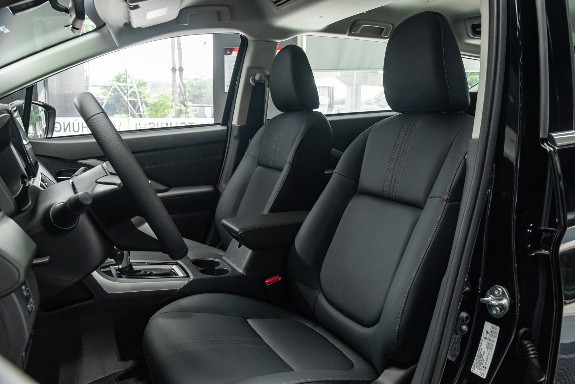 Soi kỹ từng khác biệt của Mitsubishi Xpander 2025 vừa ra mắt: Giá cao nhất 699 triệu, đã có 6 túi khí, màn hình điện tử- Ảnh 20. Soi kỹ từng khác biệt của Mitsubishi Xpander 2025 vừa ra mắt: Giá cao nhất 699 triệu, đã có 6 túi khí, màn hình điện tử- Ảnh 20.