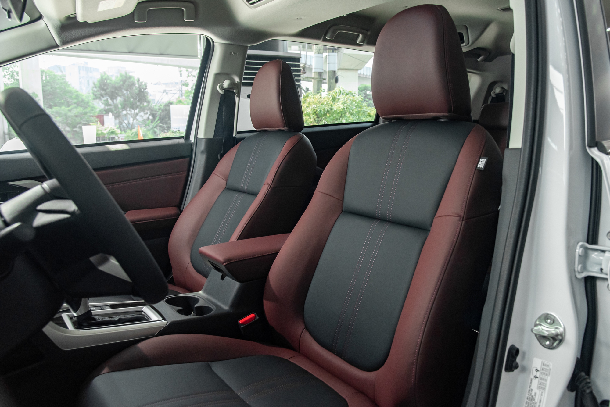 Soi kỹ từng khác biệt của Mitsubishi Xpander 2025 vừa ra mắt: Giá cao nhất 699 triệu, đã có 6 túi khí, màn hình điện tử- Ảnh 21. Soi kỹ từng khác biệt của Mitsubishi Xpander 2025 vừa ra mắt: Giá cao nhất 699 triệu, đã có 6 túi khí, màn hình điện tử- Ảnh 21.