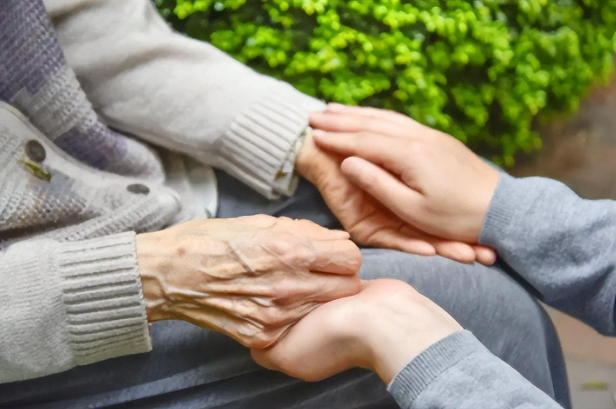 Sau tuổi trung niên, tôi nghe lời vợ làm 4 việc này: Ít ai ngờ sống không dựa vào con cái mà sướng nhất làng- Ảnh 1.