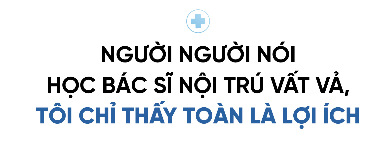 Tiến sĩ kể “sướng” chuyện học nội trú, tiết lộ: “Ít bác sĩ sống với nghề mà không xoay sở, nhưng bệnh nhân không có tiền tôi vẫn chữa với phí 200.000 đồng/tháng”- Ảnh 1.