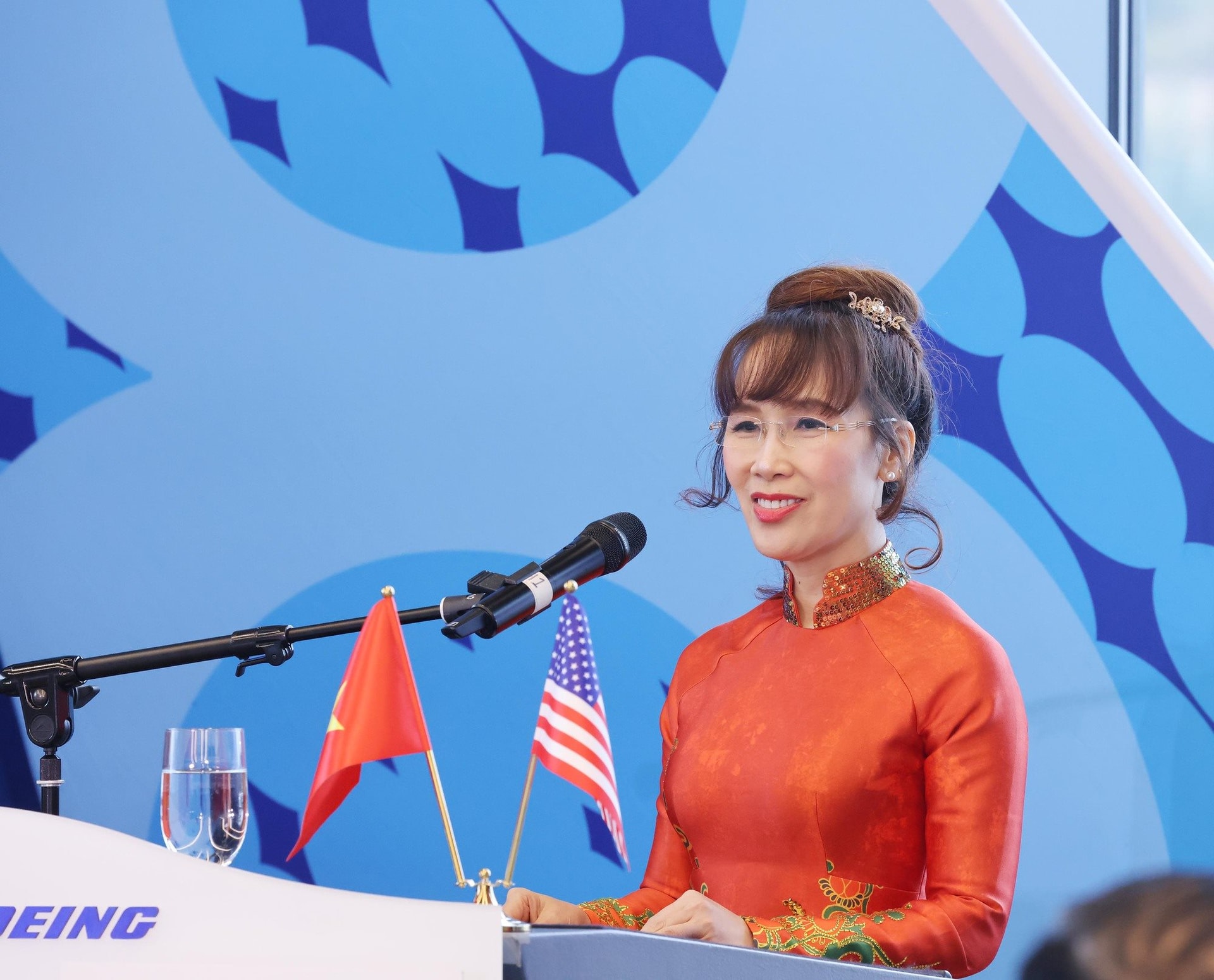 Tập đoàn của tiến sĩ Nguyễn Thị Phương Thảo nhận bàn giao tàu bay Boeing 737-8 đầu tiên trong đơn hàng trị giá 32 tỷ USD- Ảnh 3.