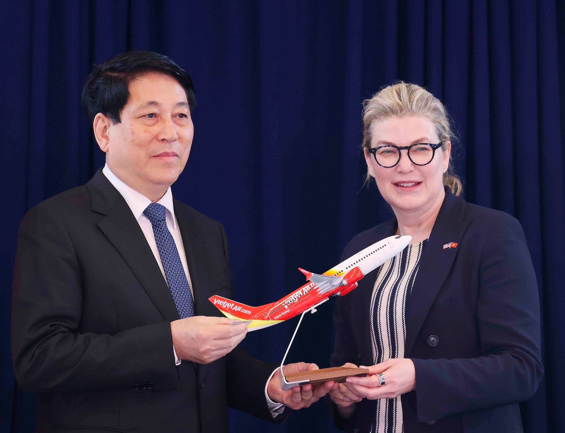 Tập đoàn của tiến sĩ Nguyễn Thị Phương Thảo nhận bàn giao tàu bay Boeing 737-8 đầu tiên trong đơn hàng trị giá 32 tỷ USD- Ảnh 4.