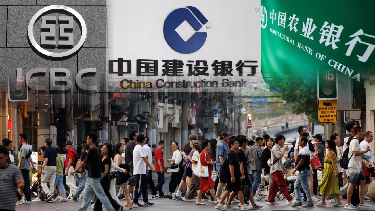 Thu nhập người dân giảm, nợ xấu cá nhân tăng mạnh lên 118 tỷ USD: Cơn đau đầu mới của hệ thống ngân hàng Trung Quốc- Ảnh 4.