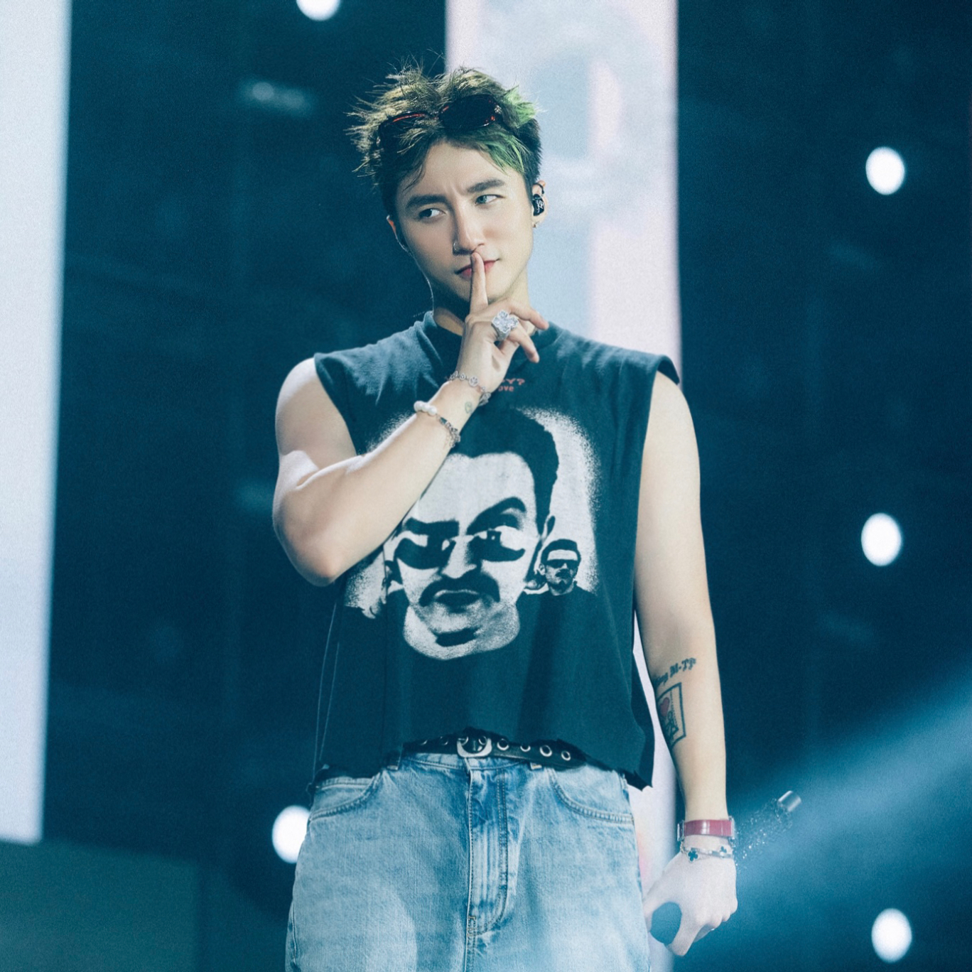 Phía Sơn Tùng lên tiếng về hình ảnh liên quan đến trang web cá độ đang lan truyền- Ảnh 2.