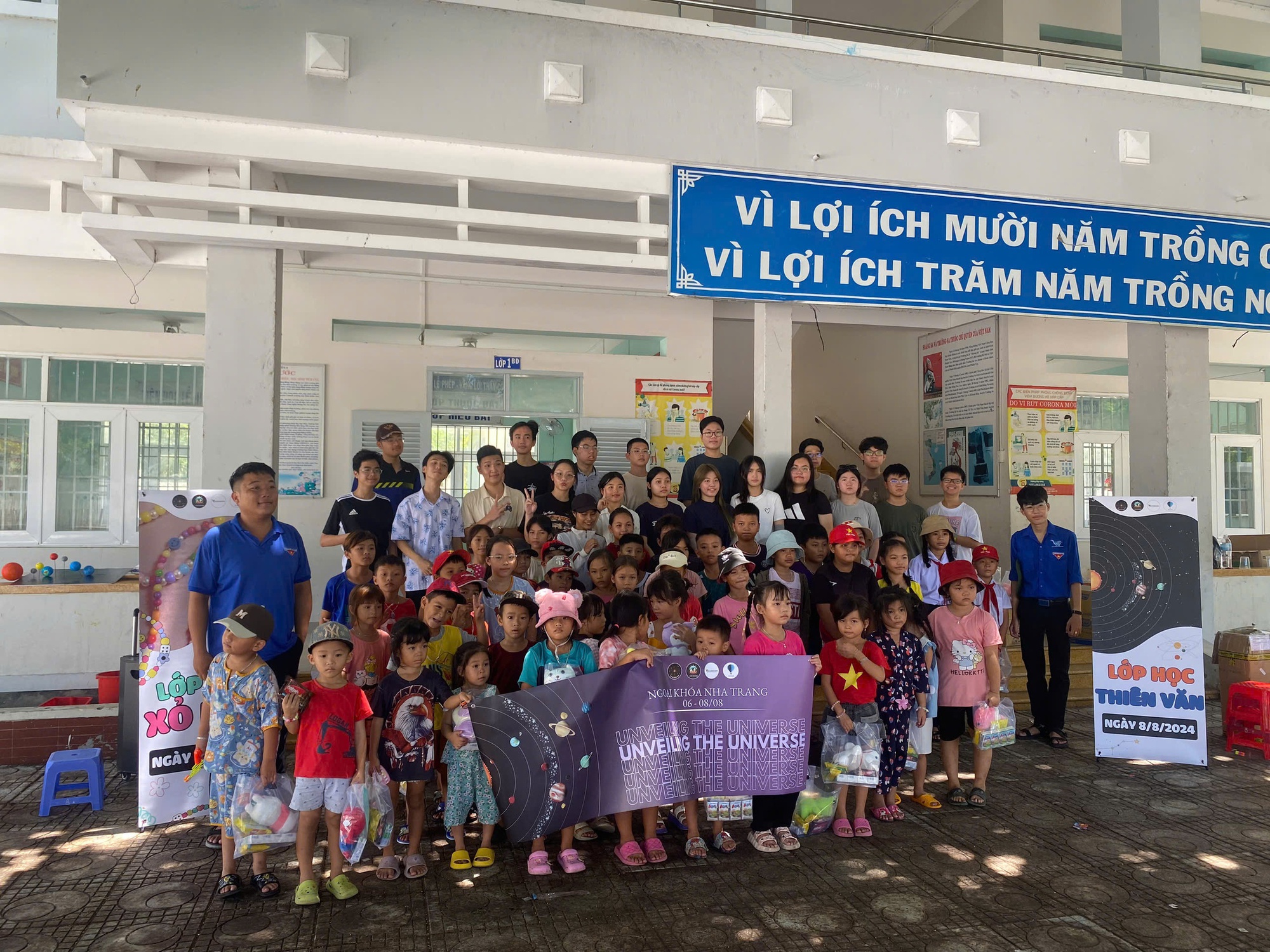 Nữ sinh Việt chinh phục học bổng từ 10 trường đại học danh tiếng: “Nếu được chọn lại, em sẽ xoá 1 CHỮ ra khỏi từ điển của mình”- Ảnh 2. Nữ sinh Việt chinh phục học bổng từ 10 trường đại học danh tiếng: “Nếu được chọn lại, em sẽ xoá 1 CHỮ ra khỏi từ điển của mình”- Ảnh 2.