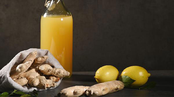 Vì sao nam giới nên ăn 1 lát gừng sau khi thức dậy buổi sáng?- Ảnh 2.