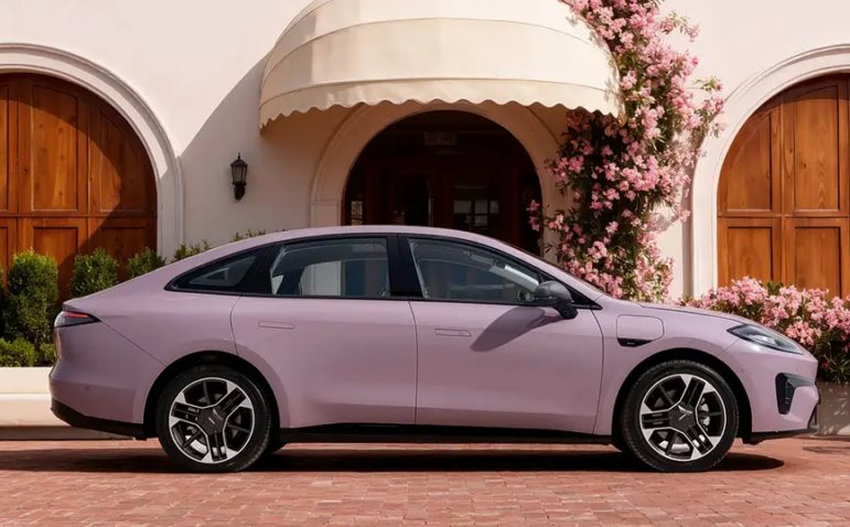 ‘Toyota Camry’ phiên bản Trung Quốc ra mắt bản nâng cấp tại quê nhà: Giá khởi điểm hơn 300 triệu đồng, phạm vi hoạt động 650 km- Ảnh 2.