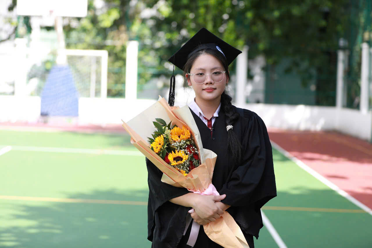 Nữ sinh Việt chinh phục học bổng từ 10 trường đại học danh tiếng: “Nếu được chọn lại, em sẽ xoá 1 CHỮ ra khỏi từ điển của mình”- Ảnh 1. Nữ sinh Việt chinh phục học bổng từ 10 trường đại học danh tiếng: “Nếu được chọn lại, em sẽ xoá 1 CHỮ ra khỏi từ điển của mình”- Ảnh 1.