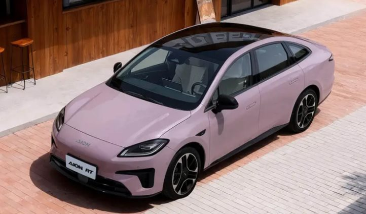 ‘Toyota Camry’ phiên bản Trung Quốc ra mắt bản nâng cấp tại quê nhà: Giá khởi điểm hơn 300 triệu đồng, phạm vi hoạt động 650 km- Ảnh 1.