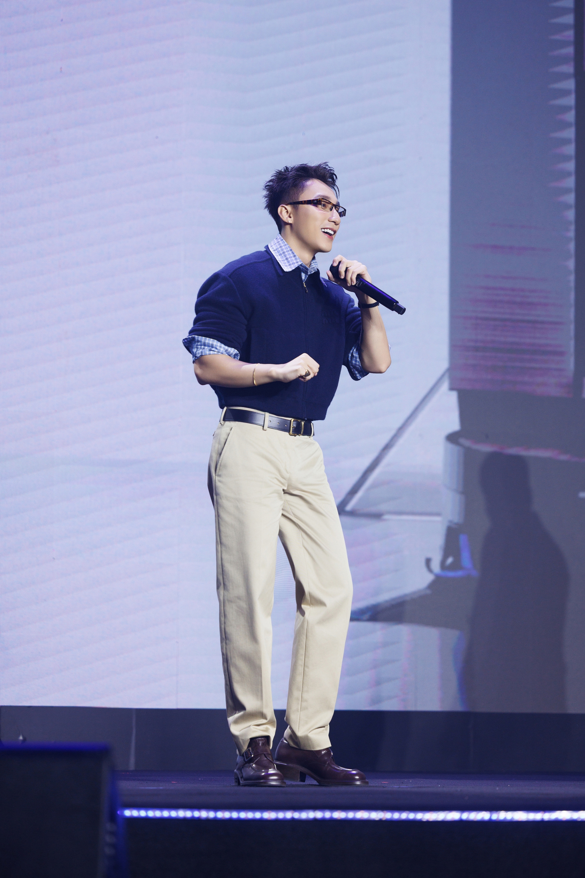 Thì ra Sơn Tùng ngoài đời thật thế này- Ảnh 2. Thì ra Sơn Tùng ngoài đời thật thế này- Ảnh 2.