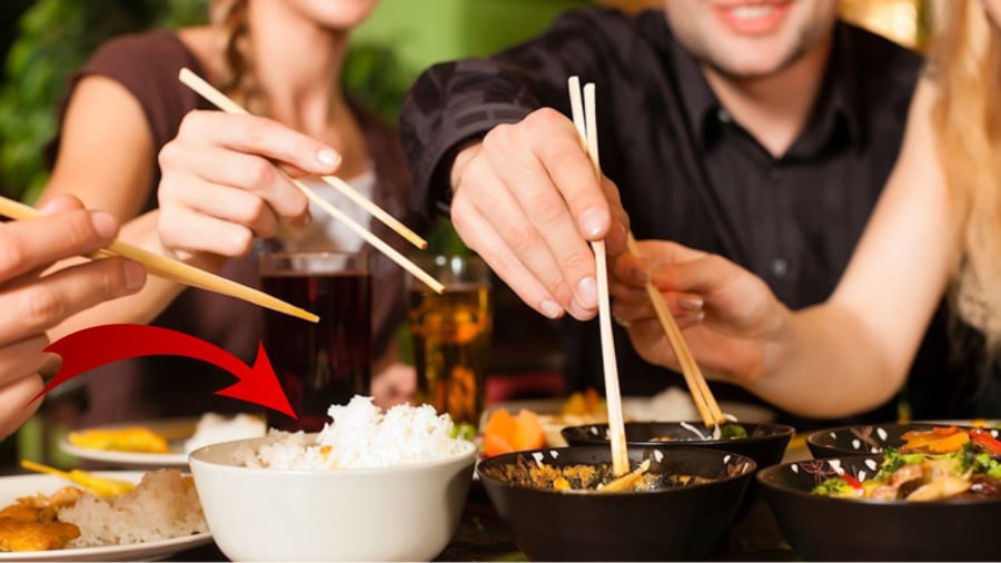 Người có EQ thấp thường có 4 thói quen này khi đi ăn cưới: Nếu bạn không có thì xin chúc mừng- Ảnh 2.