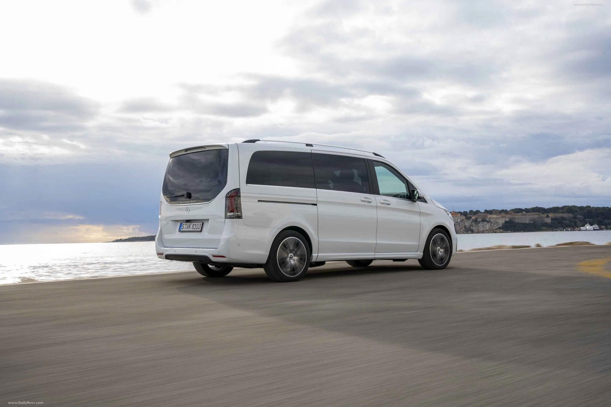 Mercedes-Benz V-Class 2025 nhận cọc tại đại lý: Giá từ gần 3,4 tỷ đồng, thiết kế mới, nội thất thương gia, đấu Alphard với giá rẻ hơn cả tỷ đồng- Ảnh 5. Mercedes-Benz V-Class 2025 nhận cọc tại đại lý: Giá từ gần 3,4 tỷ đồng, thiết kế mới, nội thất thương gia, đấu Alphard với giá rẻ hơn cả tỷ đồng- Ảnh 5.