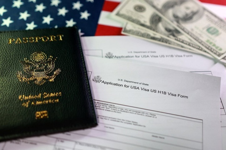 Visa H-1B là gì, ai đủ điều kiện được cấp visa H-1B ở Mỹ?- Ảnh 1.
