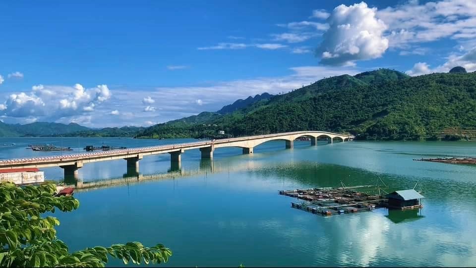 Cây cầu 100% 'hàng nội' bắc ngang sông Đà, trụ cầu 105m cao nhất Việt Nam: DN nào đứng sau?- Ảnh 1.