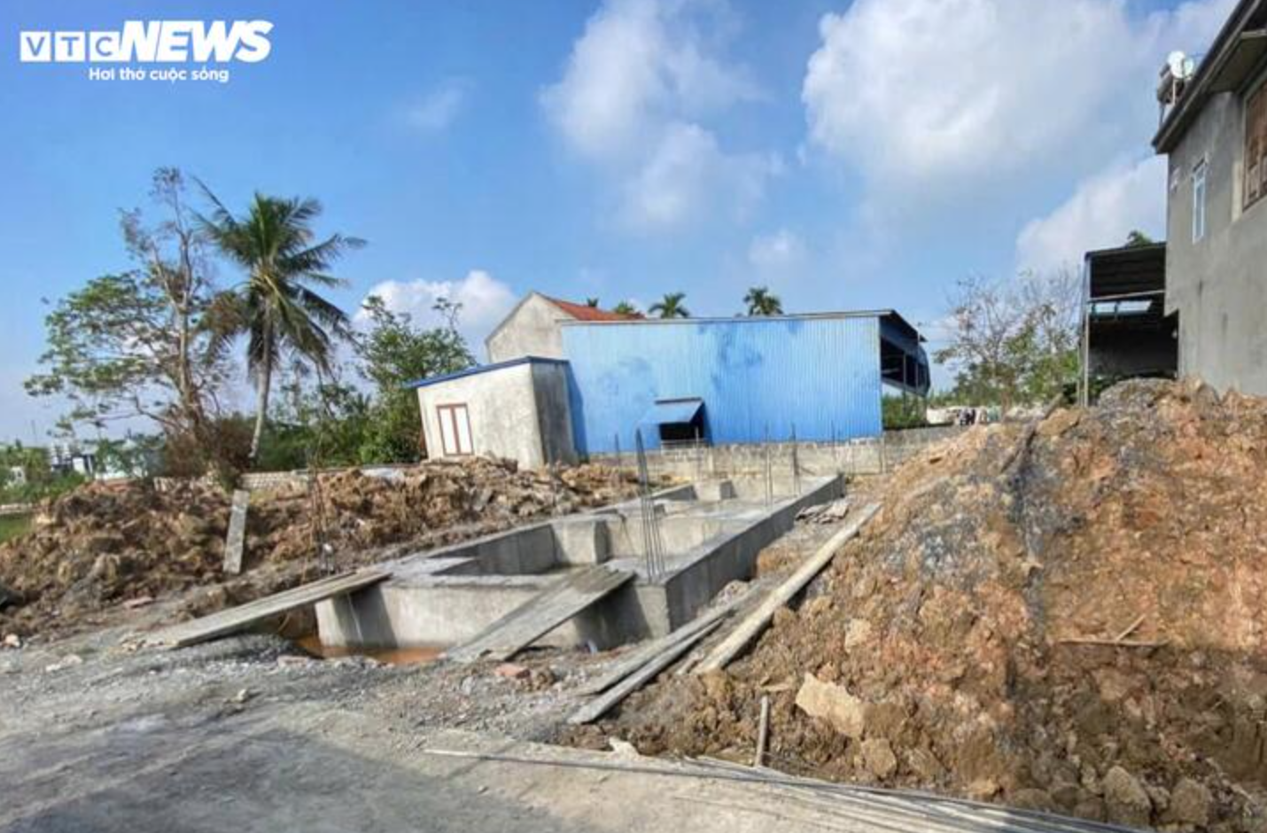Vụ xây nhầm nhà trên đất người khác: Động thái mới nhất của người xây nhầm- Ảnh 2.