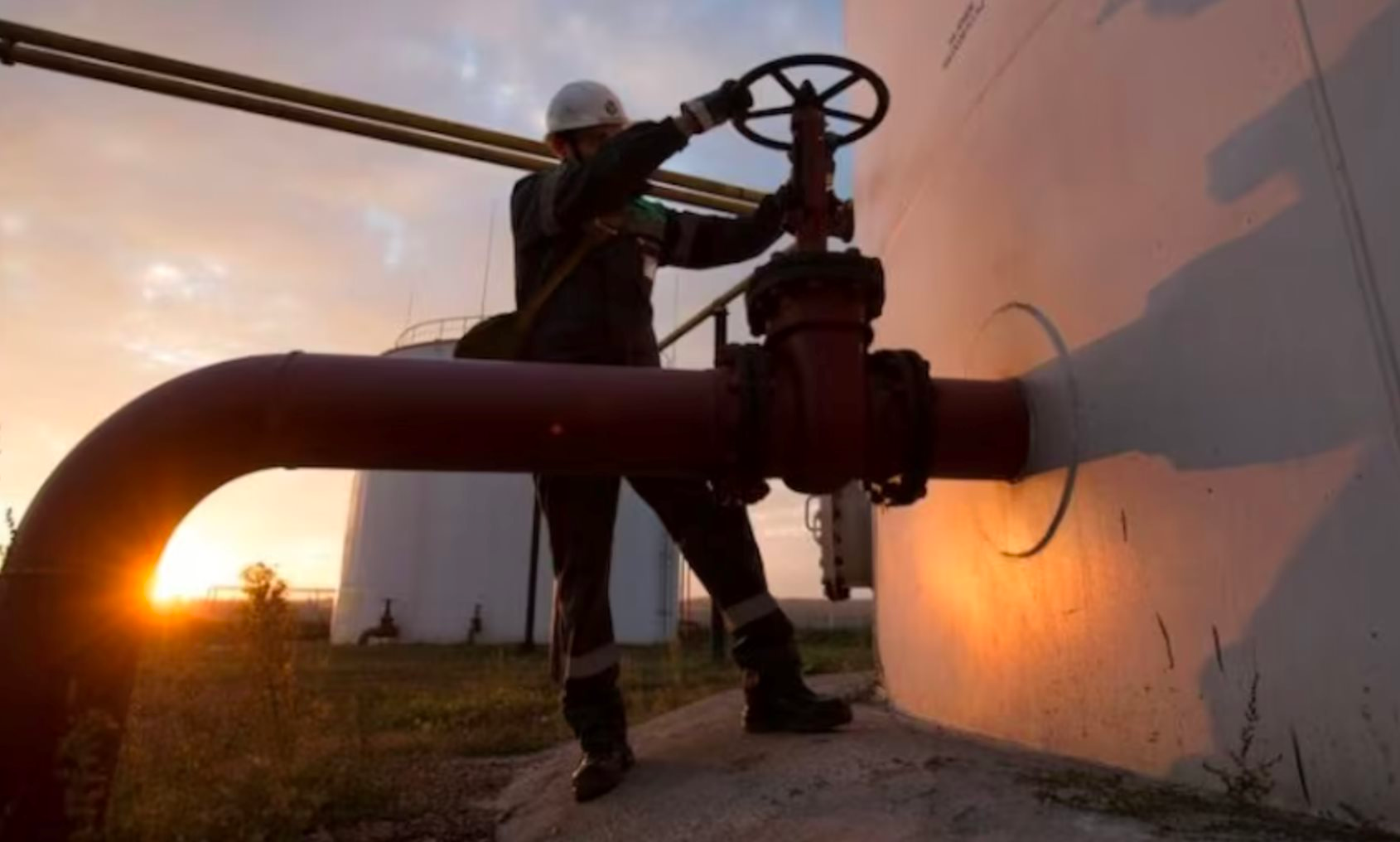 EU muốn ‘tặng’ nửa tỷ euro để quốc gia thành viên từ bỏ năng lượng Nga, nước này thẳng thừng tuyên bố: 'Sẽ không bao giờ ngừng nhập dầu và khí đốt từ Moscow'- Ảnh 1.