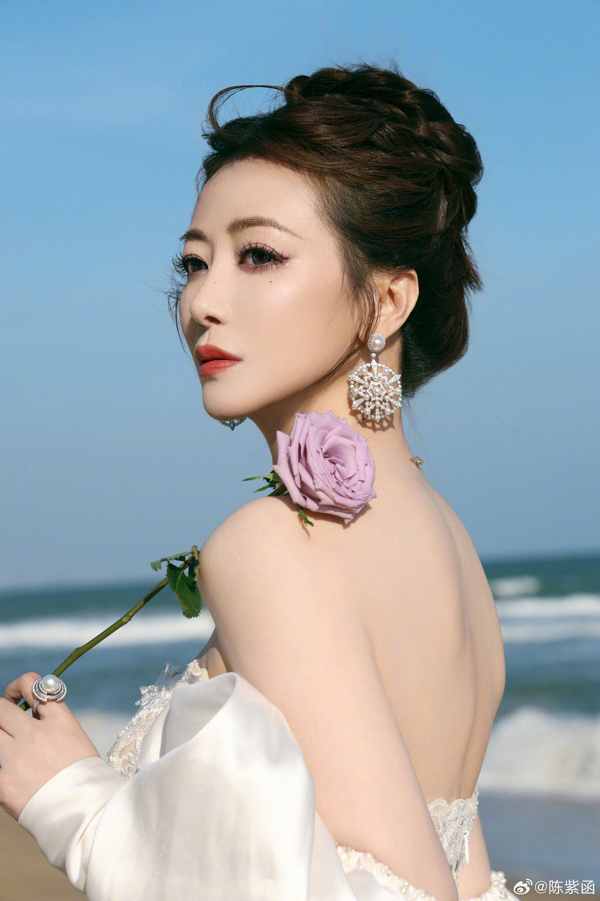 Mỹ nhân showbiz 50 tuổi, body nóng bỏng bị chồng "phi công" đòi ly dị vì không thể sinh con- Ảnh 5.