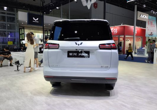 Mẫu MPV siêu rẻ của Wuling nhận đặt cọc quê nhà: Giá khởi điểm chưa đến 400 triệu đồng, 1 lần sạc đi 500 km- Ảnh 2.