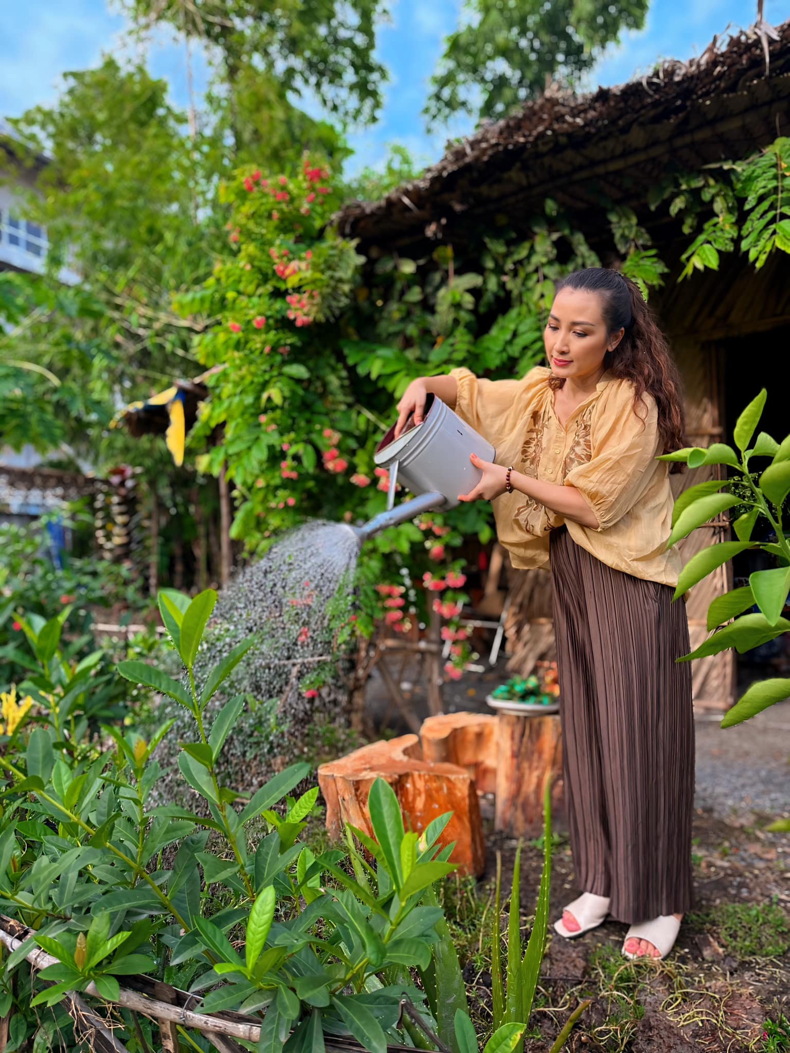 Nữ nghệ sĩ là hoa hậu màn ảnh Việt hiếm hoi công khai chồng, sống hạnh phúc dù "mỗi người một nơi"- Ảnh 4.