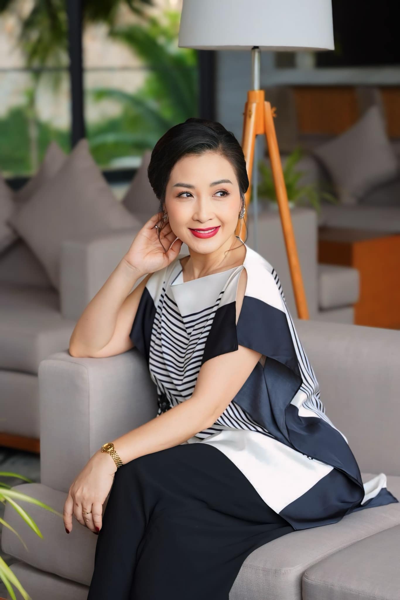 Nữ nghệ sĩ là hoa hậu màn ảnh Việt hiếm hoi công khai chồng, sống hạnh phúc dù "mỗi người một nơi"- Ảnh 7.