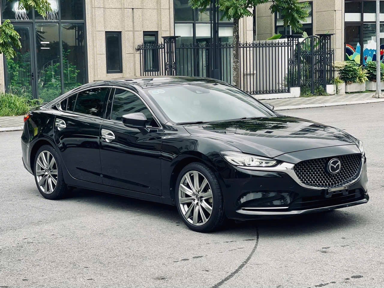 Rộ tin Mazda6 ngừng bán tại Việt Nam: Đại lý ngừng nhận cọc, từng khiến Camry phải dè chừng nay 8 tháng bán chưa tới trăm chiếc- Ảnh 1.