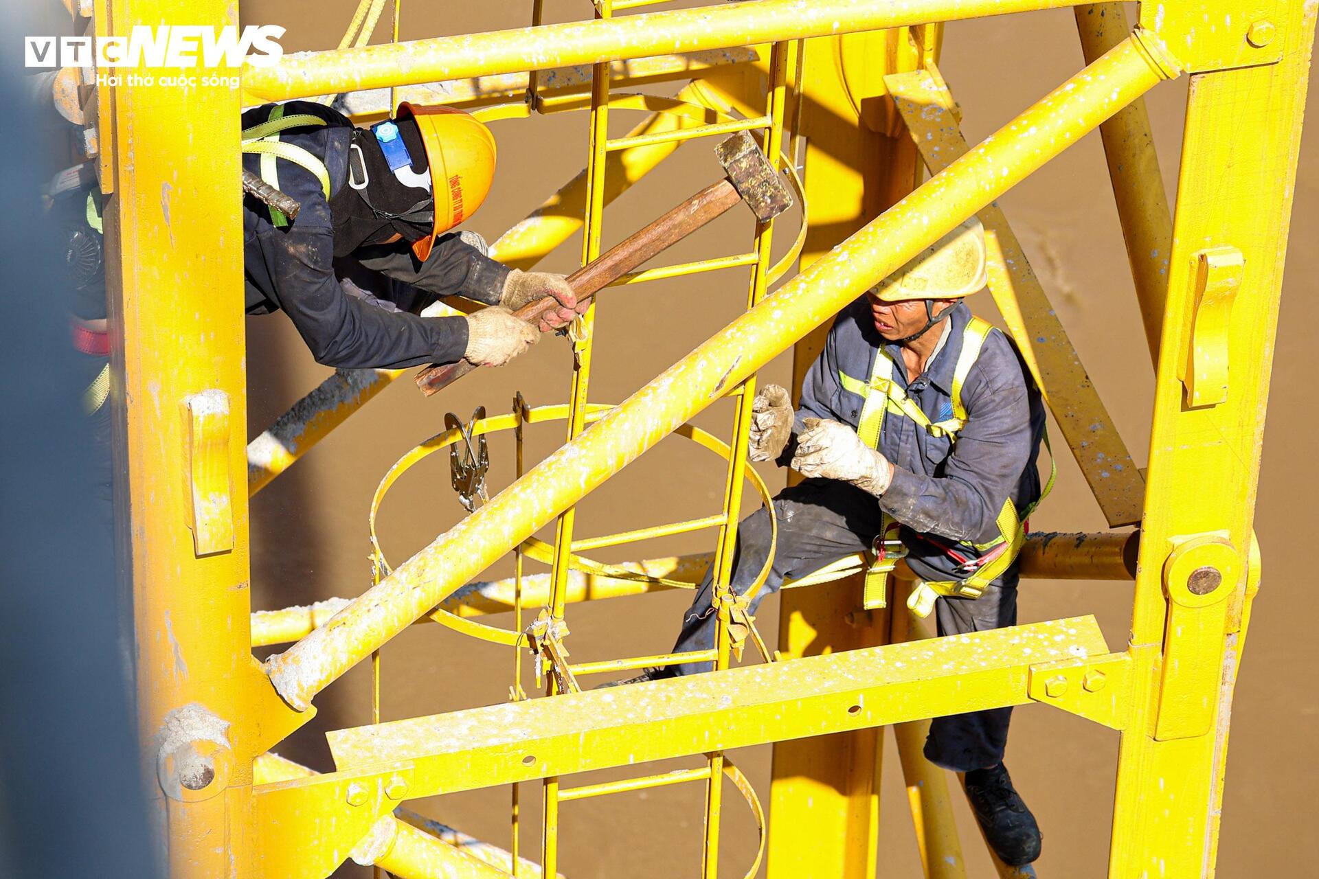 Diện mạo cầu Phong Châu nối hai bờ sông Hồng trước ngày thông xe- Ảnh 15.