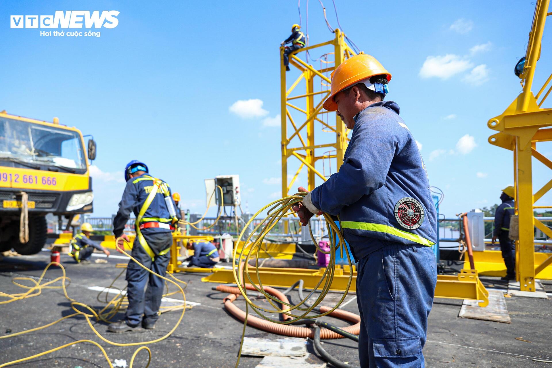 Diện mạo cầu Phong Châu nối hai bờ sông Hồng trước ngày thông xe- Ảnh 8.