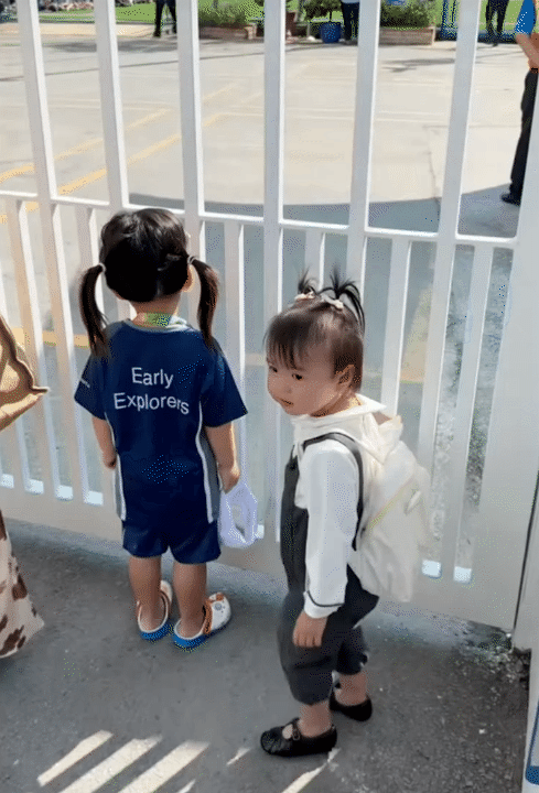 Học phí ngót nghét cả nửa tỷ/năm tại trường quốc tế cũng không ngăn được màn đi học muộn để đời của Alpha kid Nami nhà 