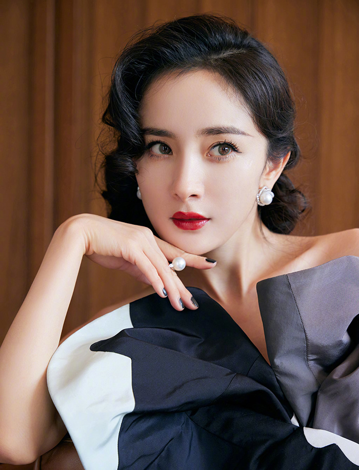 5 mỹ nhân có gương mặt đẹp nhất Trung Quốc: Địch Lệ Nhiệt Ba lại thua Dương Mịch, hạng 1 không ai dám cãi- Ảnh 7. 5 mỹ nhân có gương mặt đẹp nhất Trung Quốc: Địch Lệ Nhiệt Ba lại thua Dương Mịch, hạng 1 không ai dám cãi- Ảnh 7.