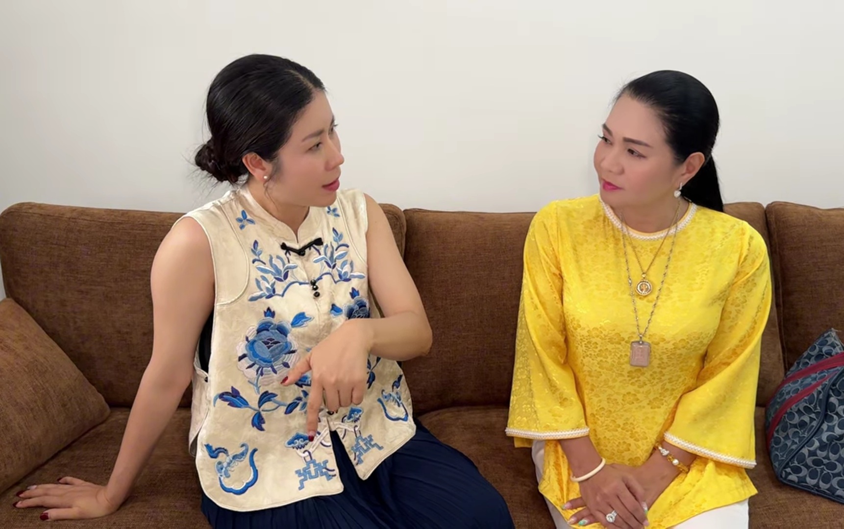 Nữ NSƯT vừa tậu nhà mặt tiền TP.HCM 50 tỷ, tính mua luôn nhà kế bên- Ảnh 2.