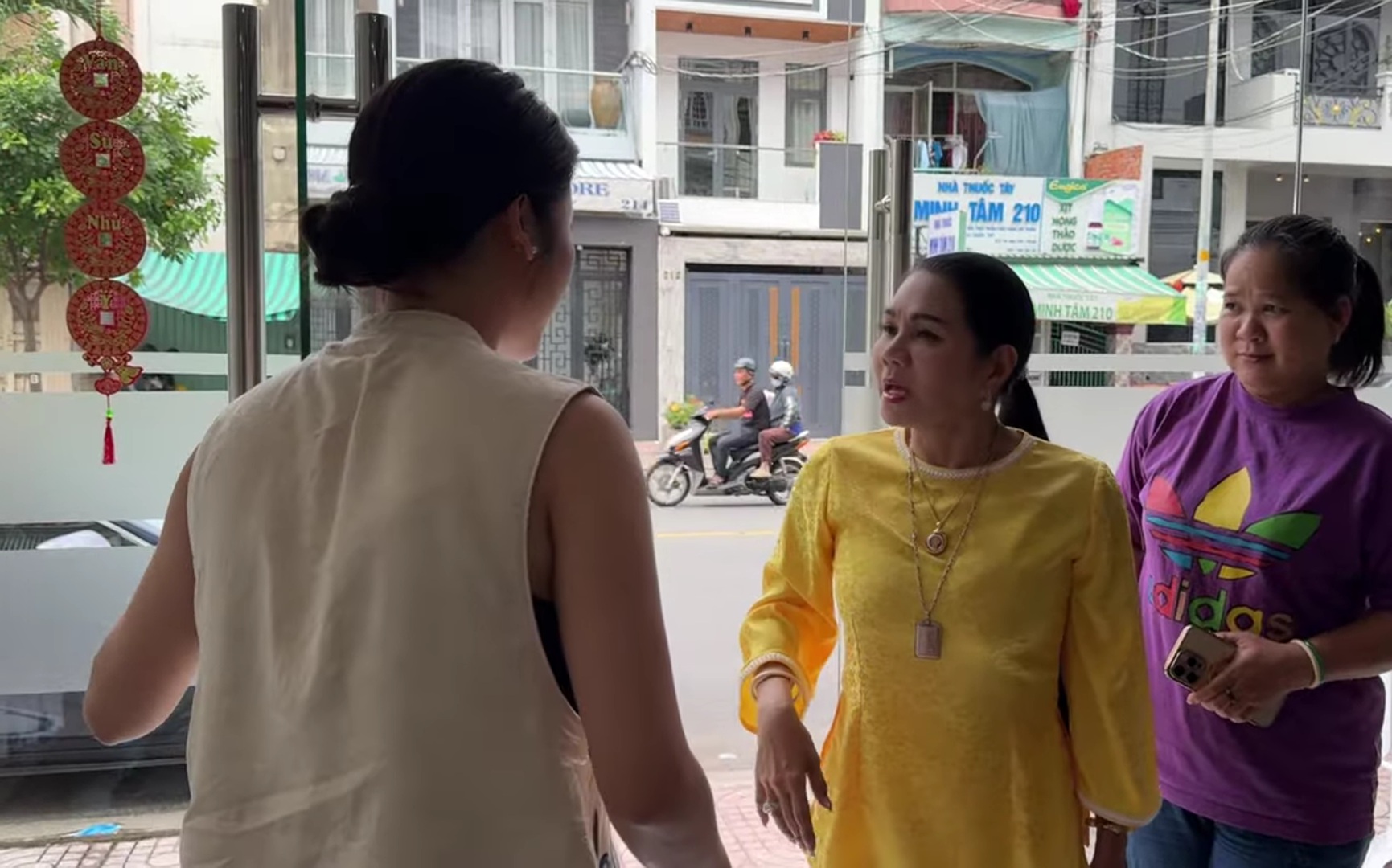 Nữ NSƯT vừa tậu nhà mặt tiền TP.HCM 50 tỷ, tính mua luôn nhà kế bên- Ảnh 1.