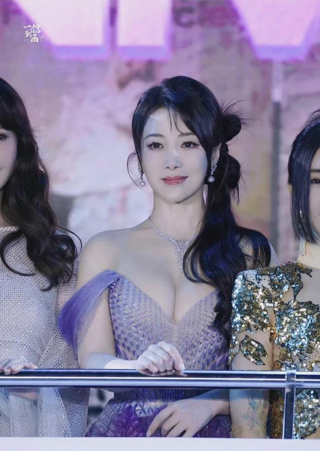 Mỹ nhân showbiz 50 tuổi, body nóng bỏng bị chồng "phi công" đòi ly dị vì không thể sinh con- Ảnh 7.