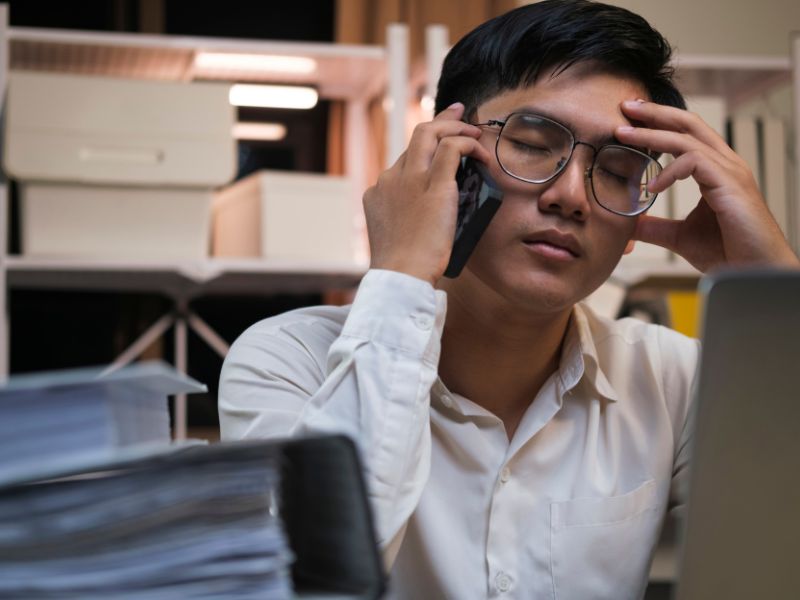 “Zombie” công sở: Đi làm trong câm lặng, không giao tiếp với đồng nghiệp, sếp mắng thì “vâng dạ” cho xong- Ảnh 2.