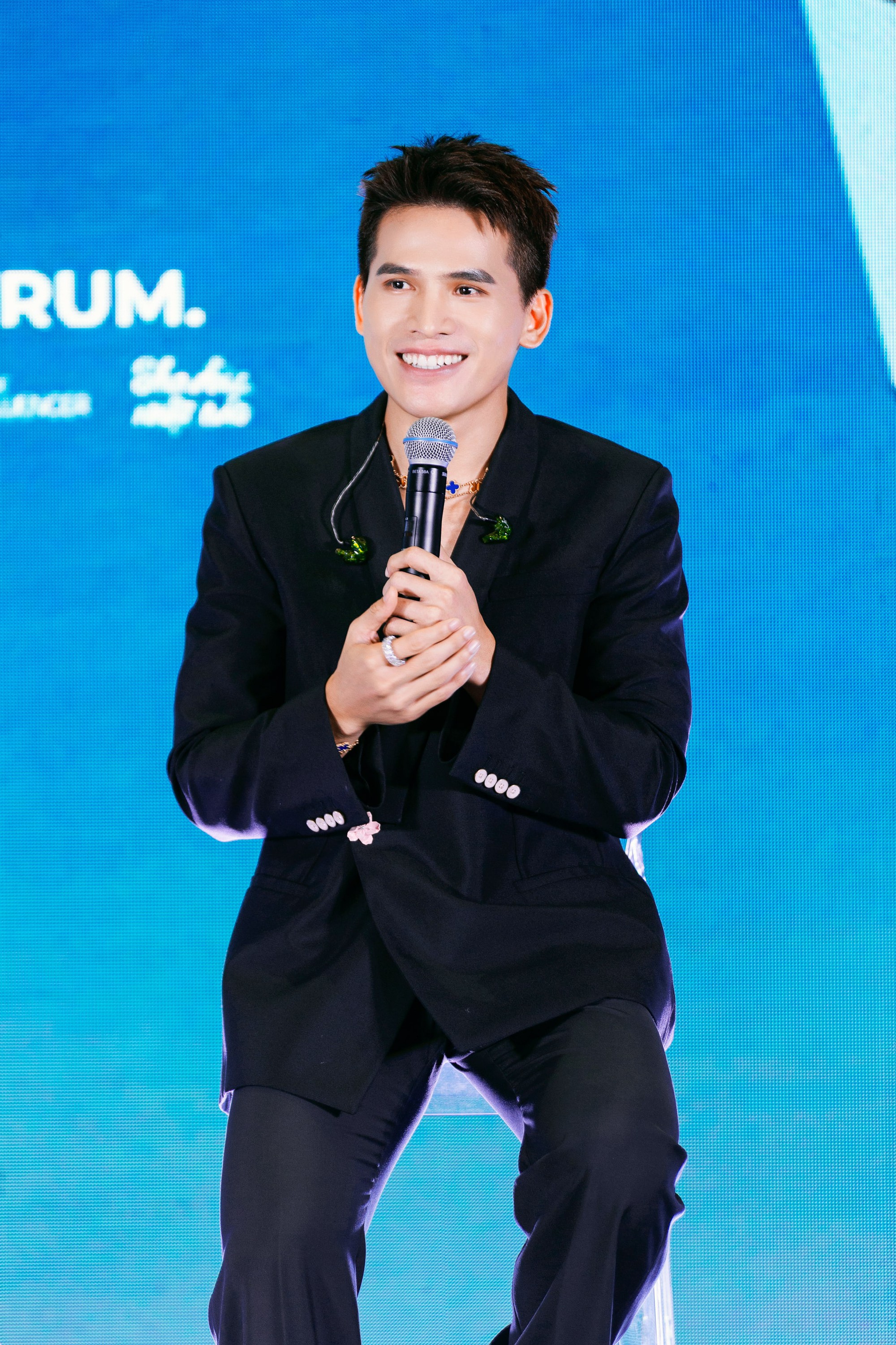 Nam ca sĩ “chơi lớn” tổ chức concert 10.000 khán giả, “nữ hoàng giải trí Vbiz” bất ngờ góp mặt hứa hẹn bùng nổ truyền thông- Ảnh 2.