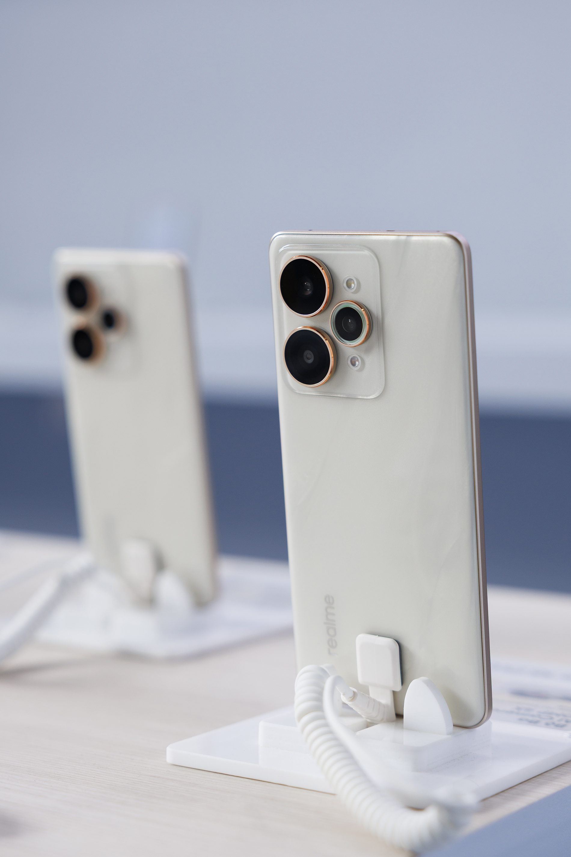 realme tung bộ 3 smartphone 15 series tại Việt Nam với hàng loạt tính năng AI, giá từ 9 triệu đồng- Ảnh 2.