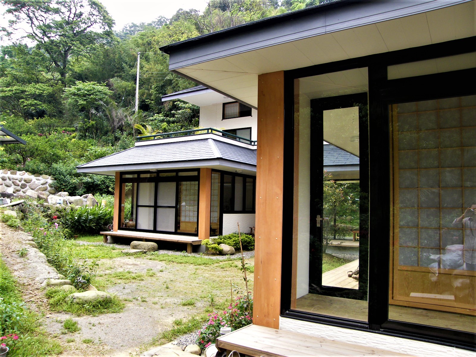 Bán chung cư lấy hơn 22 tỷ đồng mua nhà xa trung tâm 12km để vừa ở, vừa kinh doanh homestay, người đàn ông thừa nhận: “Lãi đậm đấy nhưng cuộc sống vẫn bấp bênh”- Ảnh 1.